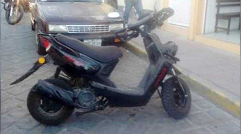 Taxista imprudente de Oaxaca provoca colisión con moto; una mujer lesionada | El Imparcial de Oaxaca