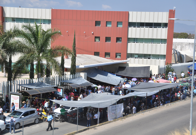 Bloquea Sección 22 oficinas de Gobierno | El Imparcial de Oaxaca