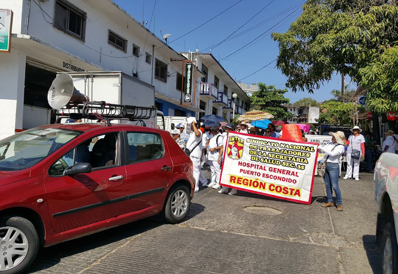 Marcha el sector Salud  en Puerto Escondido, Oaxaca