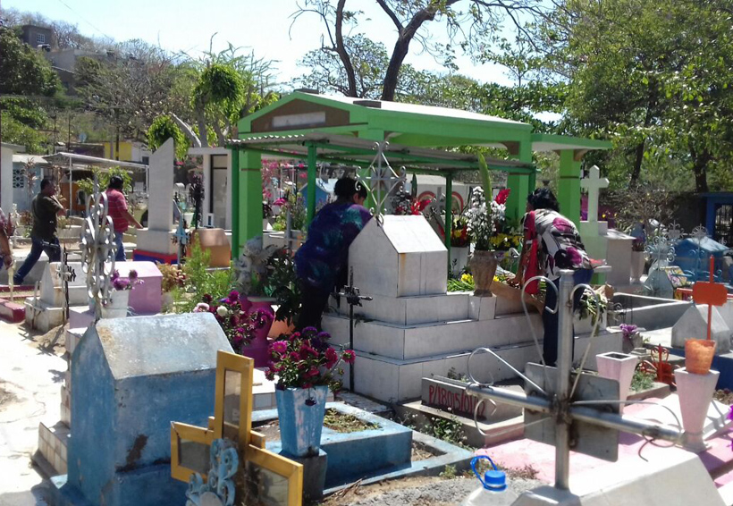 Panteones de Salina Cruz y Tehuantepec están listos para recibir a los feligreses | El Imparcial de Oaxaca