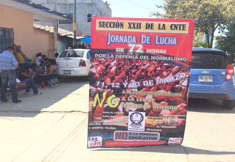 Profesores impiden labores  en oficinas gubernamentales de la Costa de Oaxaca