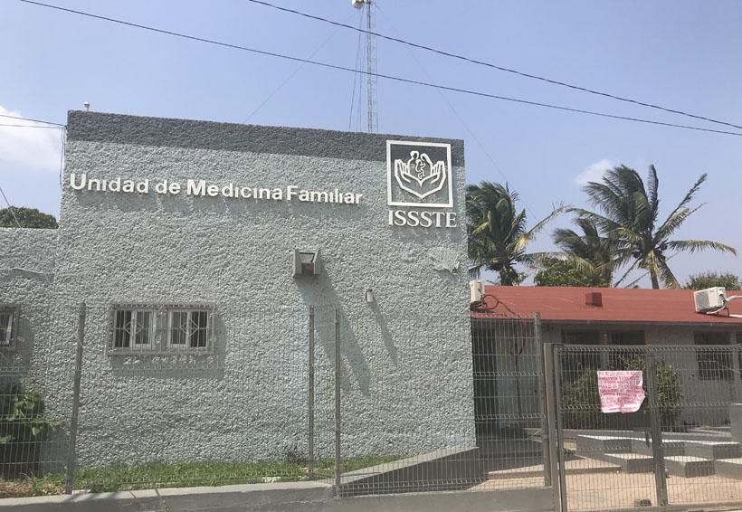 Realizan paro de labores en la  clínica del ISSSTE en Juchitán, Oaxaca