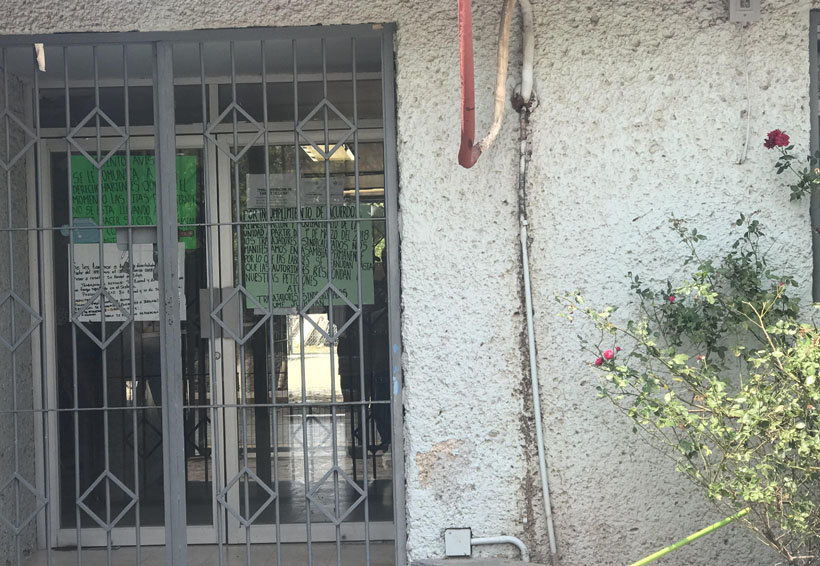 Realizan paro de labores en la  clínica del ISSSTE en Juchitán, Oaxaca
