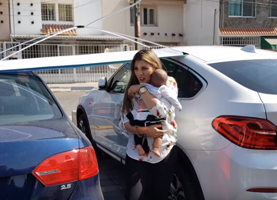 Video: Surge #MadreDelAño, dejó a su bebé en el auto mientras iba a desayunar | El Imparcial de Oaxaca