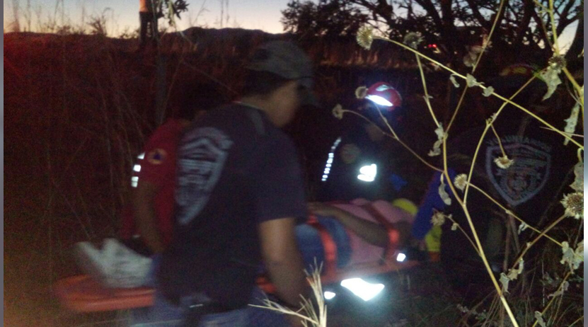 Evita choque y sale del camino en carretera de Zaachila a Cuilápam de Guerrero; tres lesionados | El Imparcial de Oaxaca