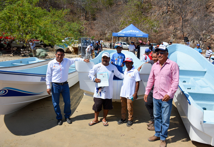 Pescadores reciben embarcaciones en Oaxaca | El Imparcial de Oaxaca