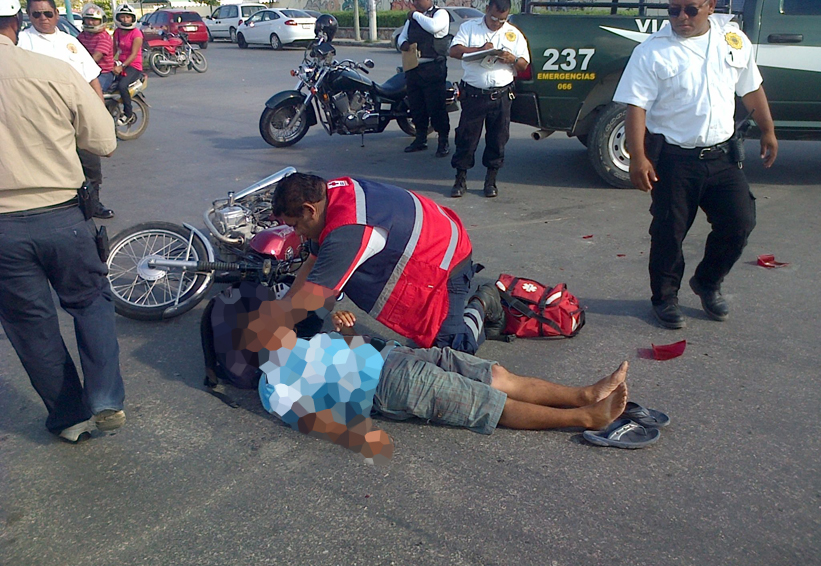 Joven de 17 años muere al ser aventado por auto mientras manejaba una moto | El Imparcial de Oaxaca