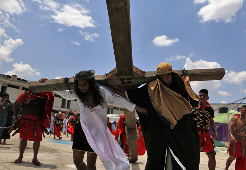 En el penal de Ixcotel, Oaxaca, reviven la Pasión de Cristo