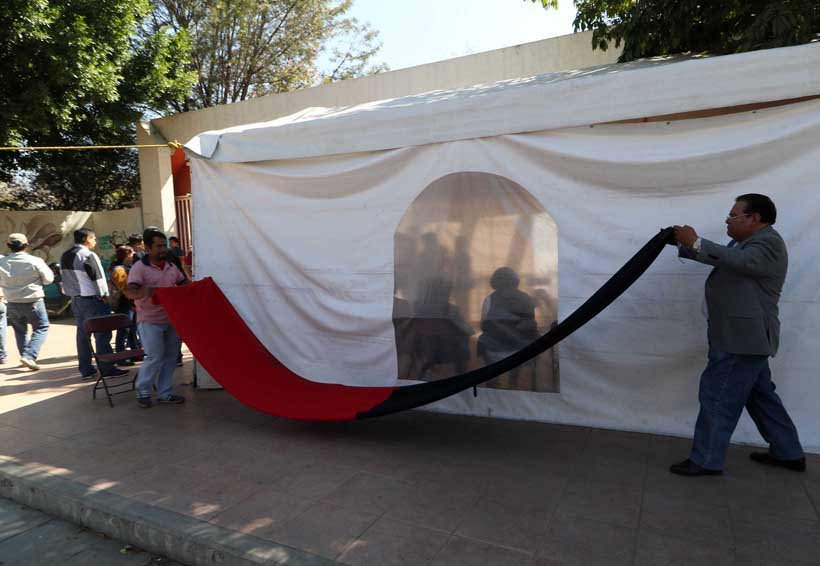 Retiran banderas rojinegras de la UABJO; clases el lunes | El Imparcial de Oaxaca