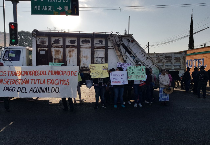 Arman bloqueo trabajadores de limpia de San Sebastián Tutla, Oaxaca | El Imparcial de Oaxaca