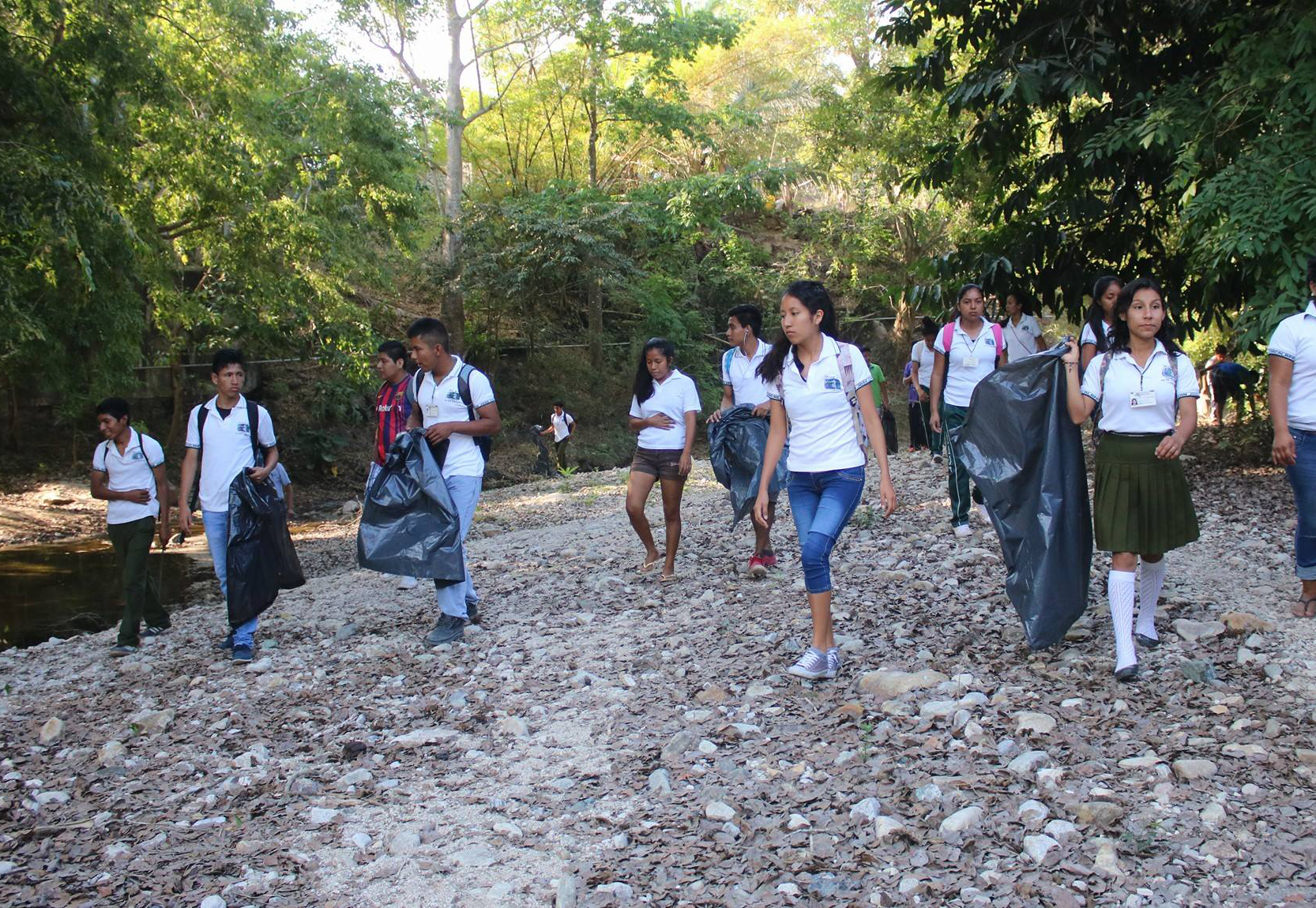 Trabajan en el cuidado del agua con estudiantes en la Costa de Oaxaca
