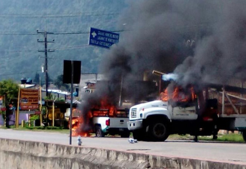 Bloquean carretera e incendian vehículos de CFE maestros en Chiapas | El Imparcial de Oaxaca