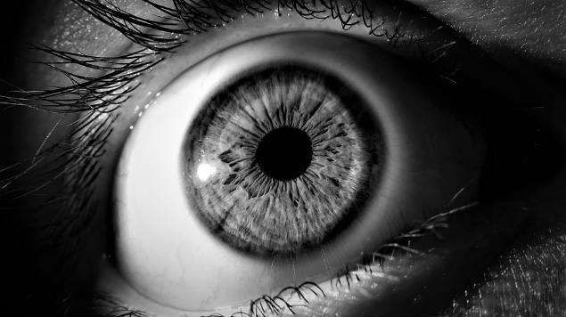 La razón por la que ves figuras extrañas en los ojos