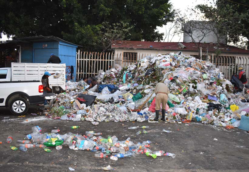 37 hombres en Oaxaca contra 100 toneladas de basura