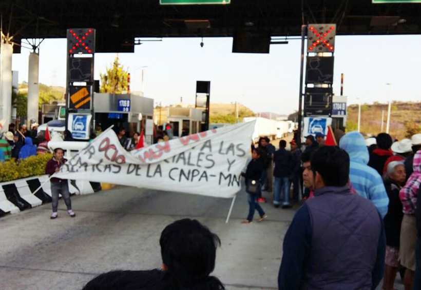 Arriba caravana de damnificados a la Mixteca de Oaxaca