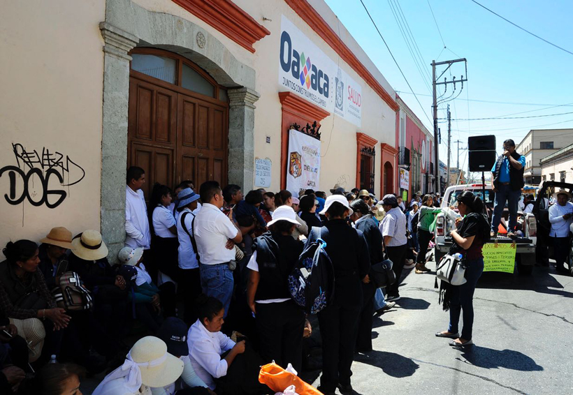 Bloqueos, obras y pocas vialidades desquician el tránsito en Oaxaca | El Imparcial de Oaxaca