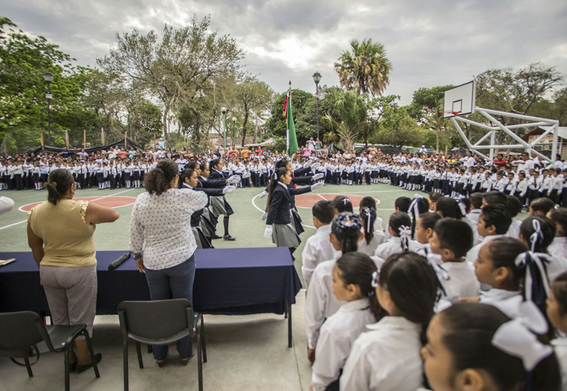 Con nuevas instalaciones reinician  clases en el Centro Escolar Juchitán, Oaxaca
