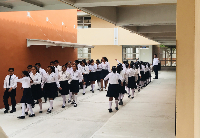 Con nuevas instalaciones reinician  clases en el Centro Escolar Juchitán, Oaxaca