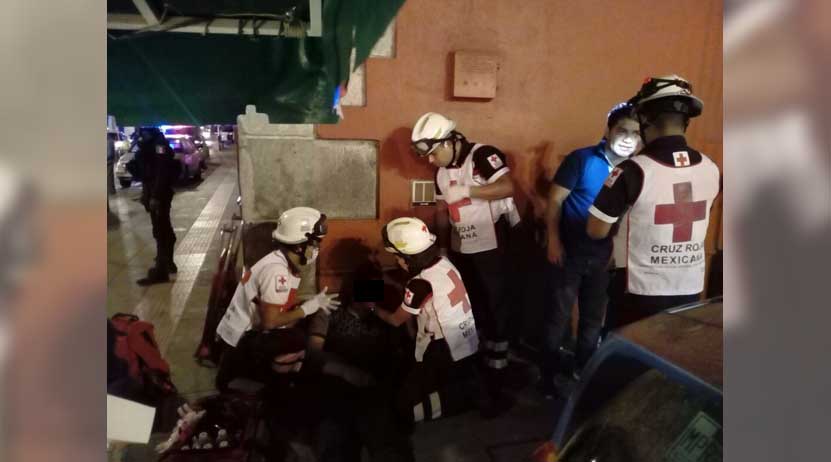 Sujetos agreden y lesionan a jóvenes mientras cenaban hamburguesas en Centro de Oaxaca | El Imparcial de Oaxaca