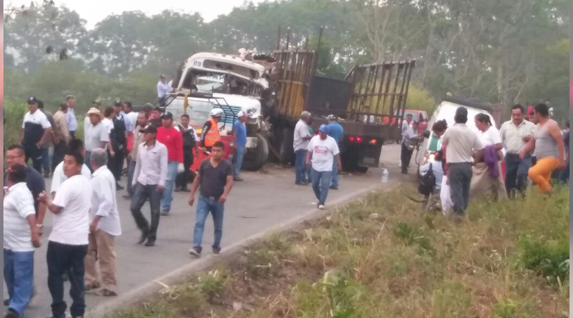 Choque entre autobús y camión cañero en la Cuenca del Papalóapam; un muerto 10 heridos | El Imparcial de Oaxaca
