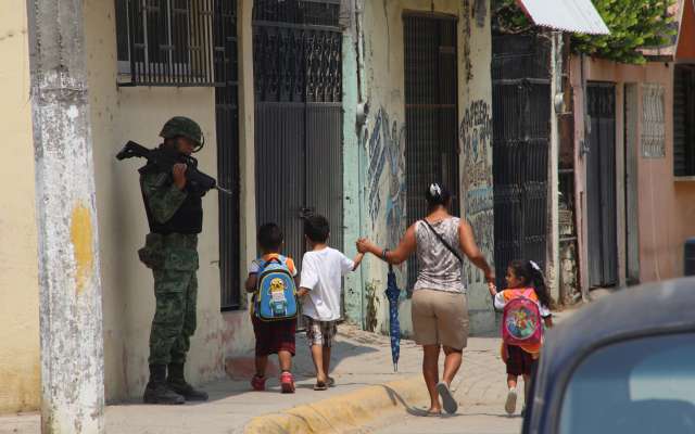 Comando entra a escuela de Acapulco y secuestra a mujer | El Imparcial de Oaxaca