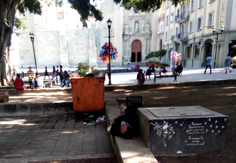 Ebrios e indigentes rondan zona centro de Oaxaca, denuncian ciudadanos