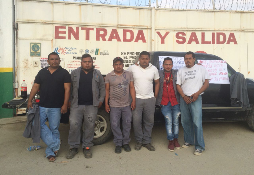 Empleados de Pinotepa Nacional exigen liquidación tras despido injustificado