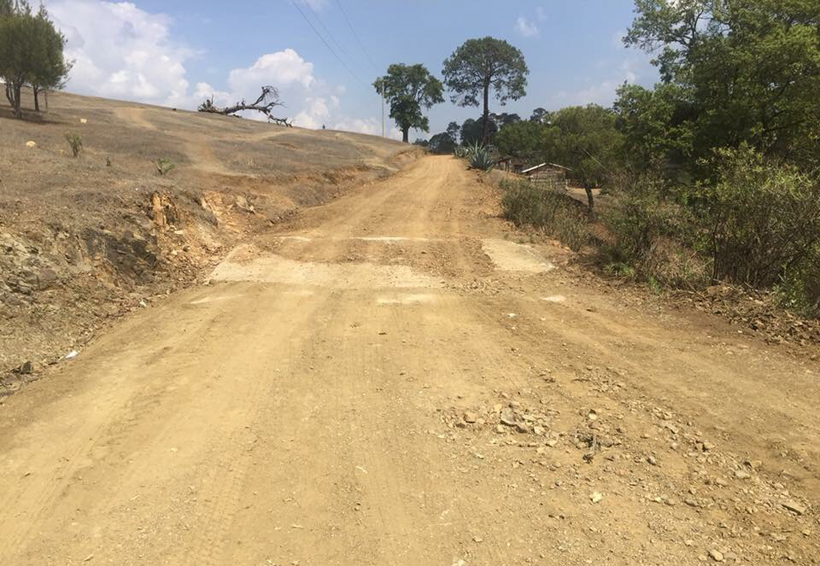 En Tlaxiaco anticipan mejoras de  caminos previo a lluvias
