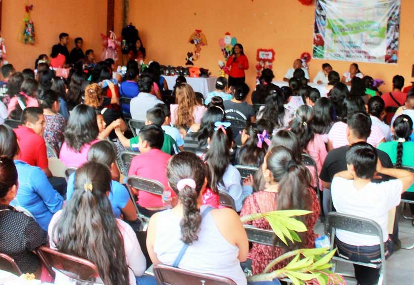 Fomentan el reciclado y el arte en la Mixteca de Oaxaca