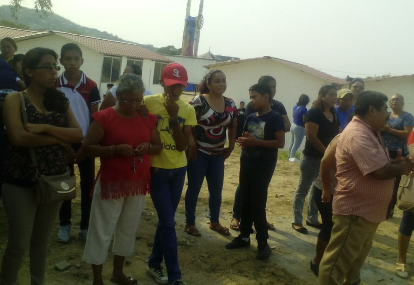 Insisten padres de familia  de  Salina Cruz  que la  feria tiene que ser reubicada | El Imparcial de Oaxaca