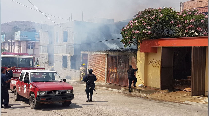 Fuego en  Santa Rosa; una casa, hecha cenizas | El Imparcial de Oaxaca