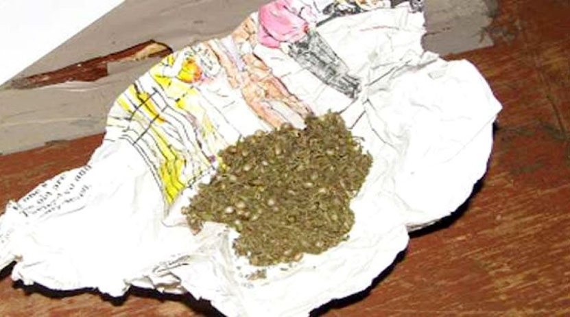 Tres sujetos allanan casa y caen con mariguana