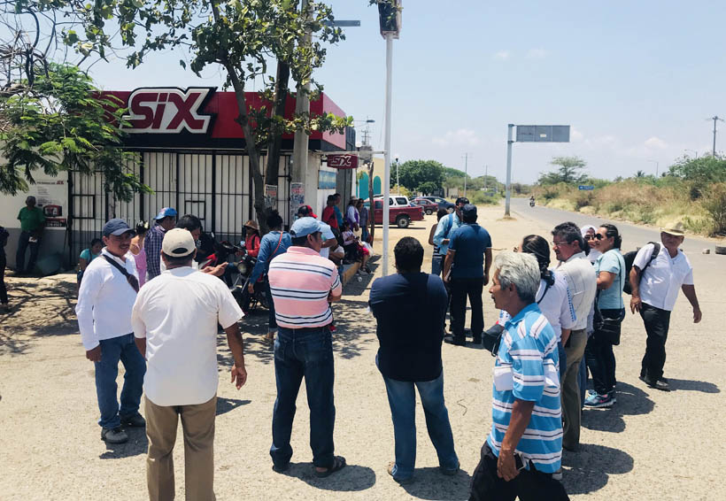 Maestros de la 22  cierran carreteras del Istmo de Oaxaca