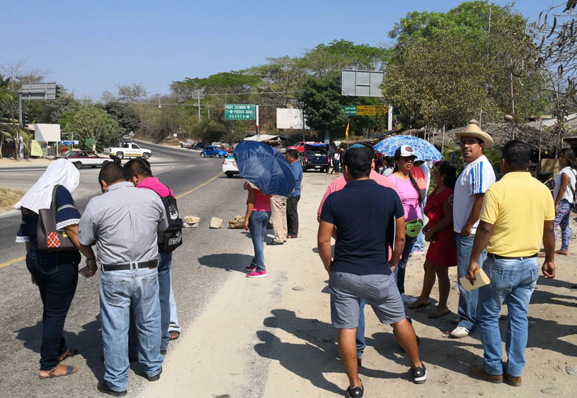 Magisterio tomó la carretera 200 | El Imparcial de Oaxaca