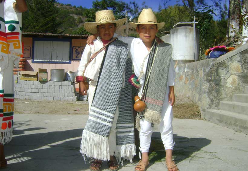 Niños de la Mixteca olvidan juegos tradicionales
