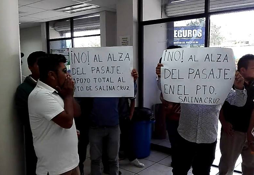 Protestan por el alza del pasaje en el Istmo de Oaxaca