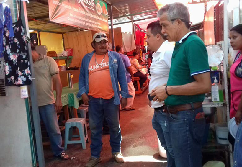 Reparan fuga que afectaba a comerciantes de Salina Cruz, Oaxaca
