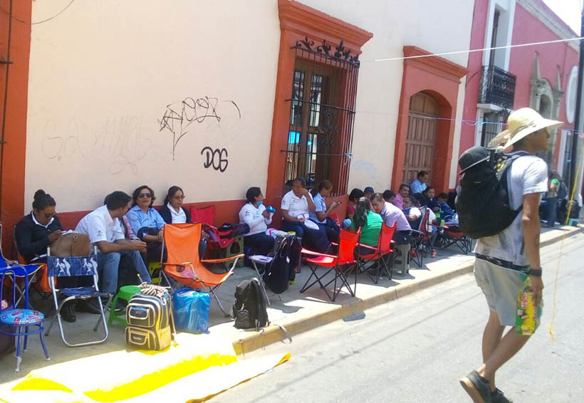 Revelan trabajadores de  salud de la Mixteca olvido de los SSO