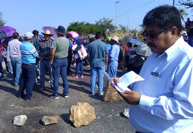 Sección 22 protestó  con bloqueos carreteros en la Mixteca de Oaxaca