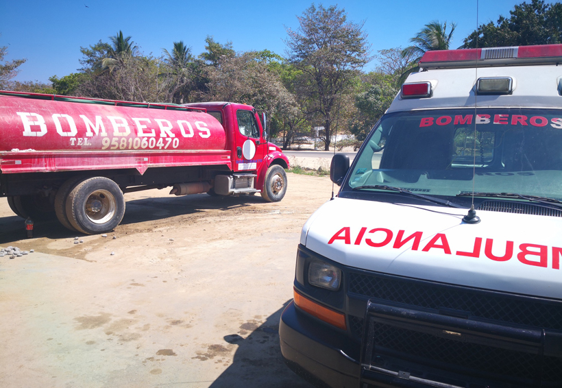 Sin ingresar a territorio nacional  vehículos donados a bomberos de la Costa de Oaxaca