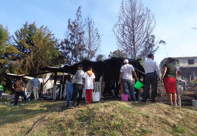 Tres aulas se incendian en  secundaria de Tlaxiaco, Oaxaca