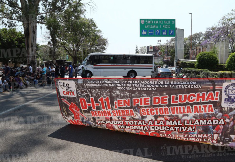 Segundo día de movimientos y bloqueos en Oaxaca; marcha de Sta. Rosa al Zócalo | El Imparcial de Oaxaca
