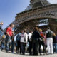 Agentes de seguridad cierran la Torre Eiffel por huelga