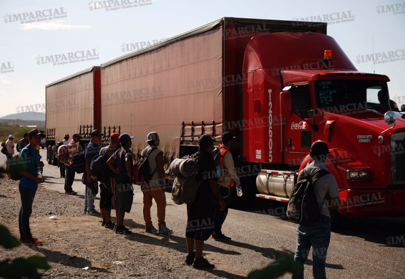 Caravana migrante sufre inconvenientes en travesía por Oaxaca | El Imparcial de Oaxaca
