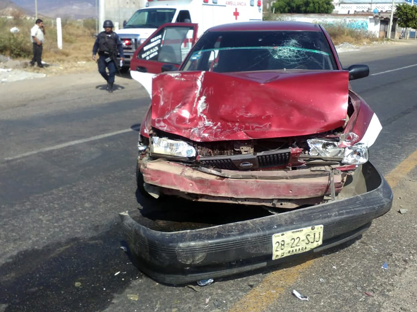 Cuatro lesionados por choque de taxi foráneo | El Imparcial de Oaxaca