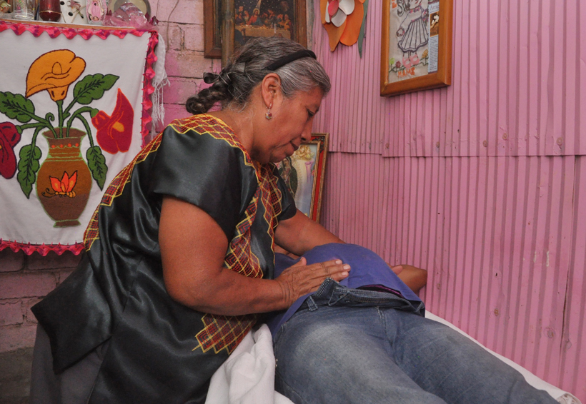 “Doy la vida por cada bebé”: Yolanda Bautista, partera | El Imparcial de Oaxaca