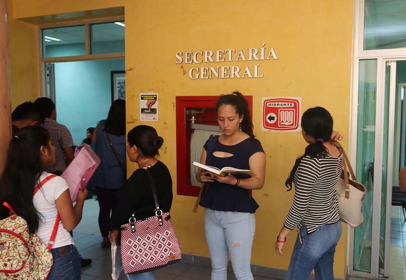 Inicia Secretaría General de la UABJO jornada de entrega de títulos y cédulas | El Imparcial de Oaxaca