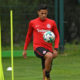 Carlos Salcedo vuelve a los entrenamientos con el Frankfurt