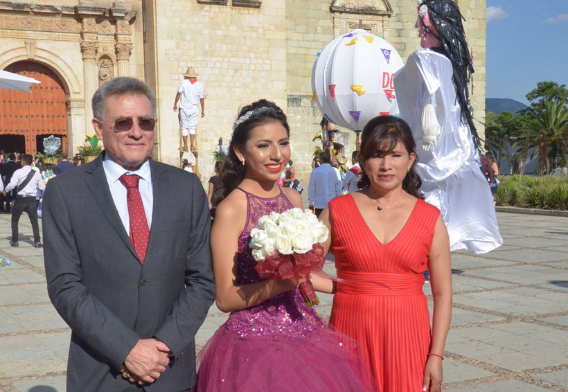 Luz Andrea recibió sus XV primaveras