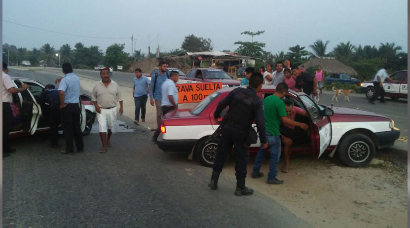 Se impactan taxis en la costa de Oaxaca | El Imparcial de Oaxaca
